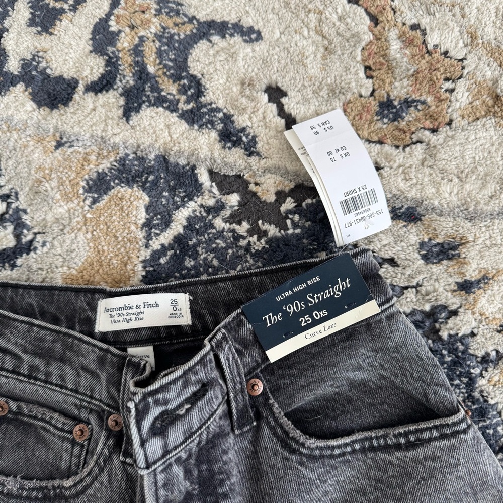NWT Abercrombie & Fitch The 90s Straight Ultra High-Rise Jeans 25/0/Xs - Picture 2 of 3